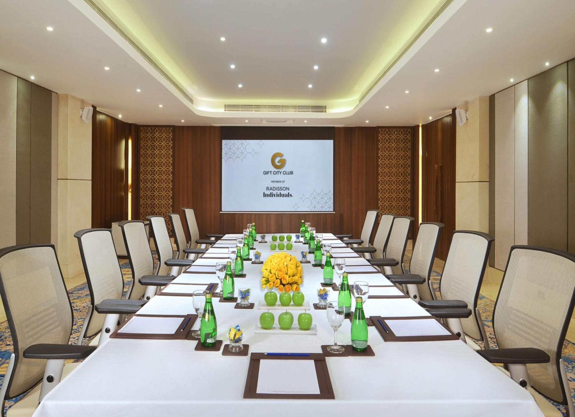Gift City Club, A Member Of Radisson Individuals Gandhinagar Zewnętrze zdjęcie